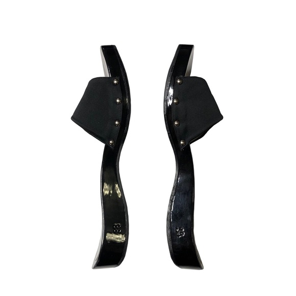 Chanel Lacquered Wood CC Logo Sandals - Picture 2 of 4